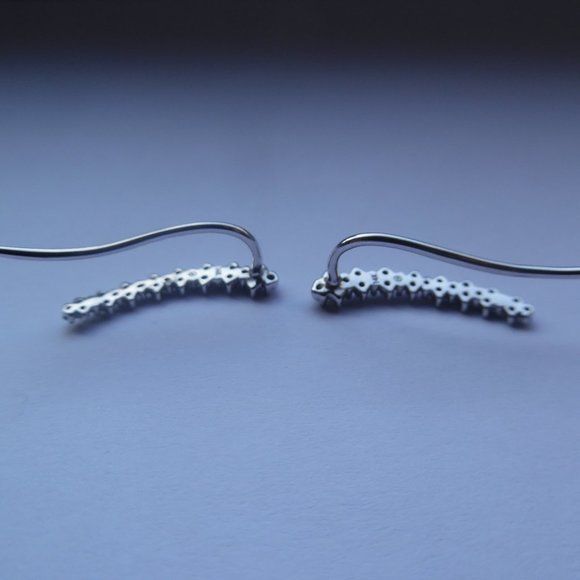 NEW Macy's Wrapped Love Diamonds Whit Gold Crawlers Stud Casual Earrings - Picture 8 of 11